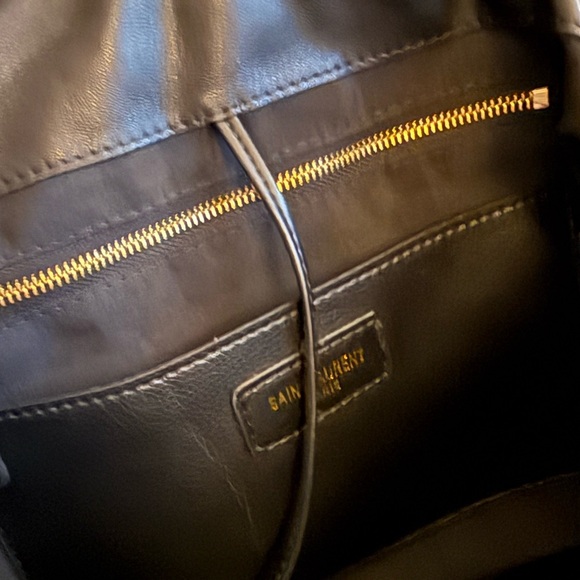 Yves Saint Laurent Black and Gold Shoulder Bag with Sleek Design - Picture 6 of 15